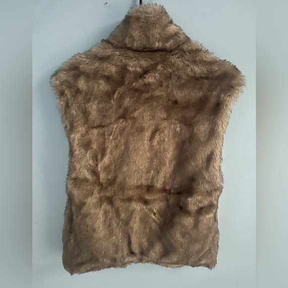 Abercrombie & Fitch faux-fur vest - Picture 2 of 3